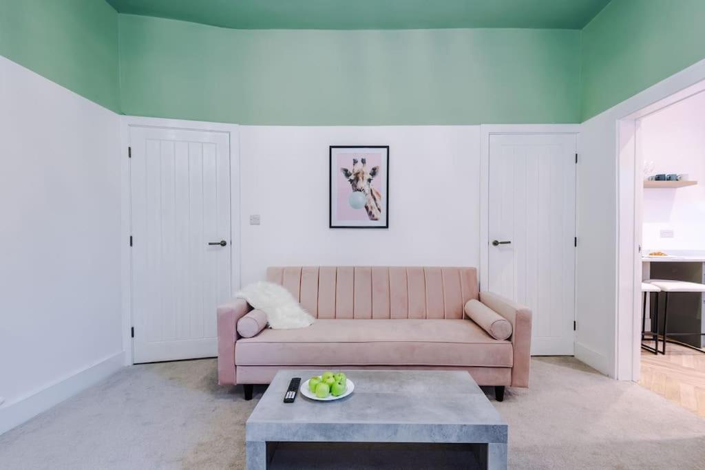 5 Bed Salford Sanctuary Retreat Villa Манчестър Екстериор снимка