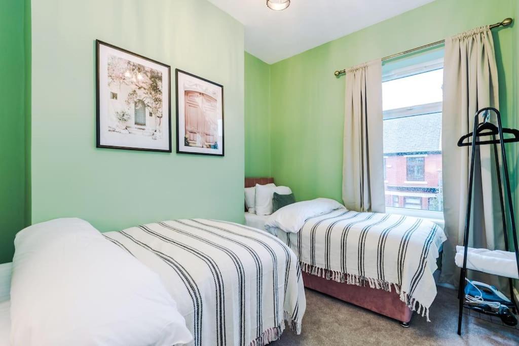 5 Bed Salford Sanctuary Retreat Villa Манчестър Екстериор снимка