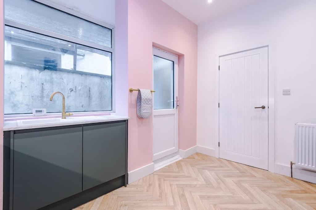 5 Bed Salford Sanctuary Retreat Villa Манчестър Екстериор снимка
