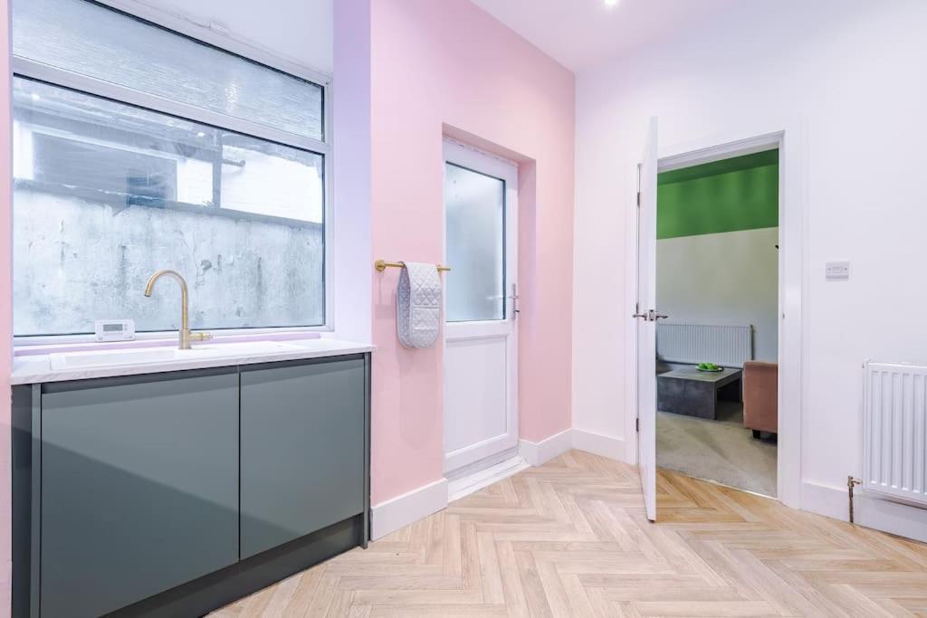 5 Bed Salford Sanctuary Retreat Villa Манчестър Екстериор снимка