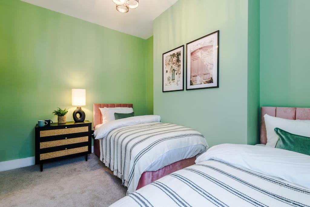 5 Bed Salford Sanctuary Retreat Villa Манчестър Екстериор снимка