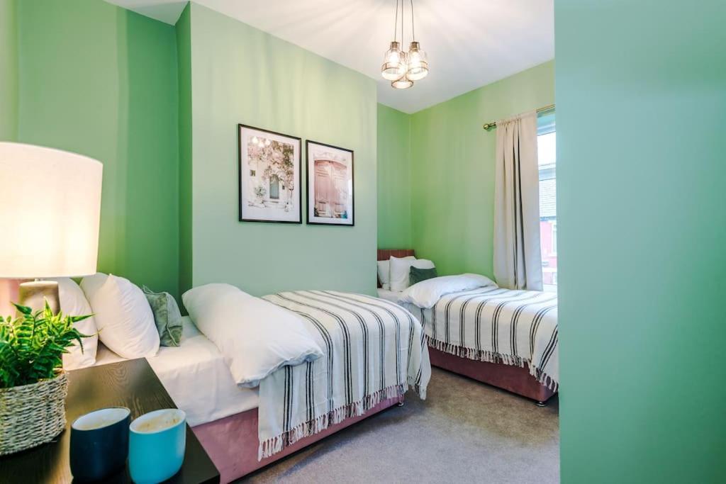 5 Bed Salford Sanctuary Retreat Villa Манчестър Екстериор снимка