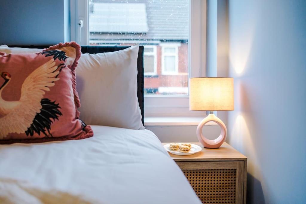 5 Bed Salford Sanctuary Retreat Villa Манчестър Екстериор снимка